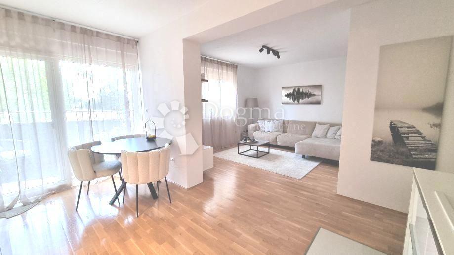 Stanovanje Monteserpo - Komunal, Pula, 61m2