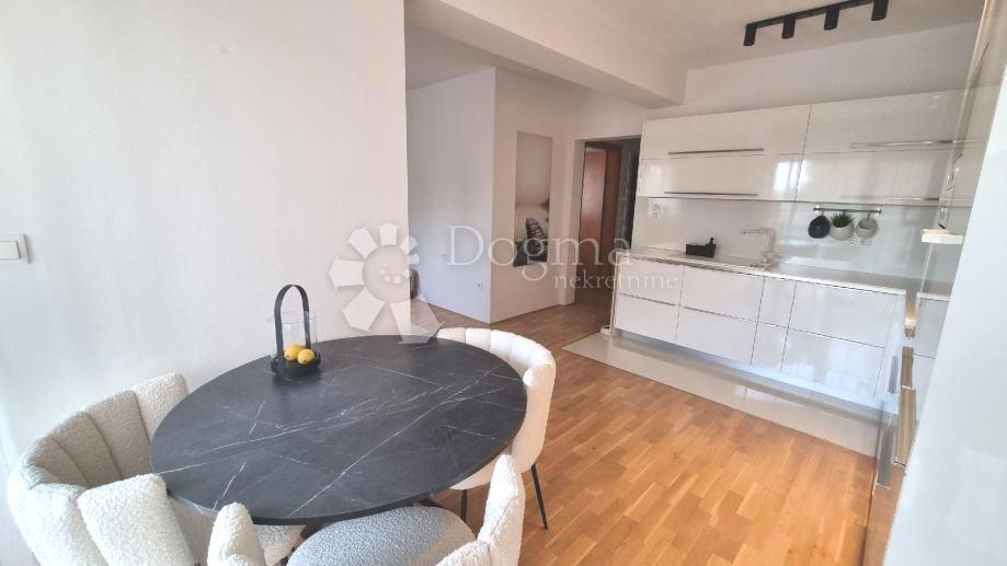 Stanovanje Monteserpo - Komunal, Pula, 61m2