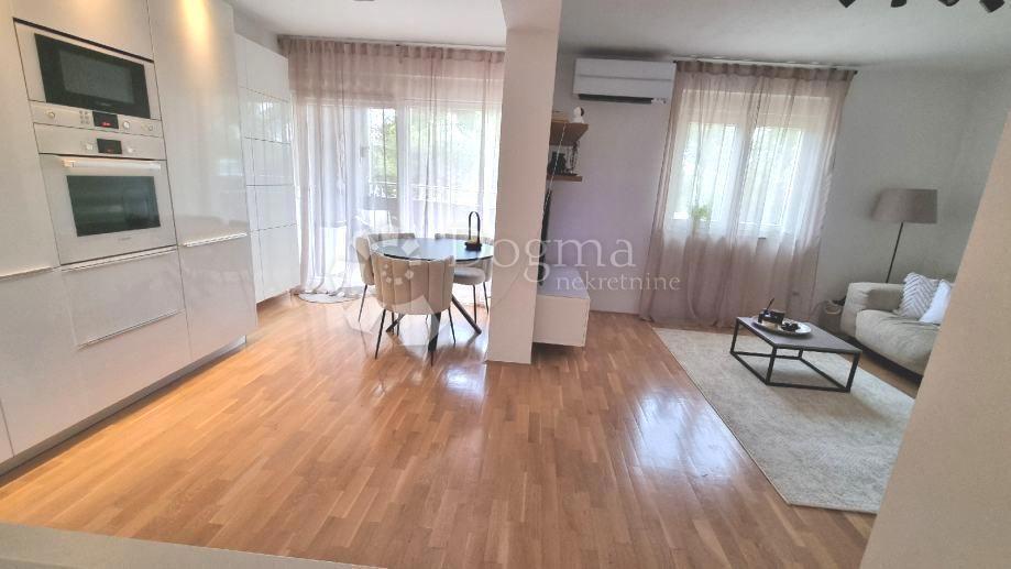 Stanovanje Monteserpo - Komunal, Pula, 61m2