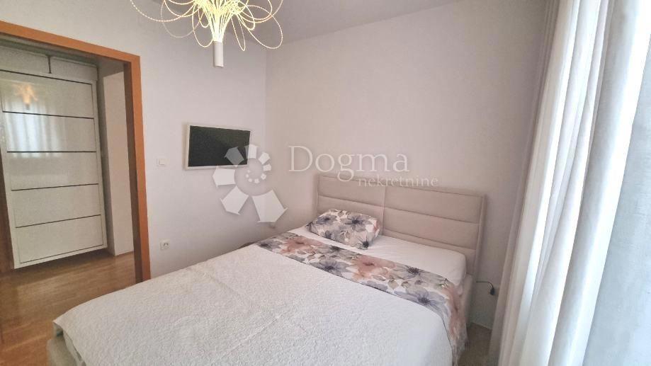 Stanovanje Monteserpo - Komunal, Pula, 61m2