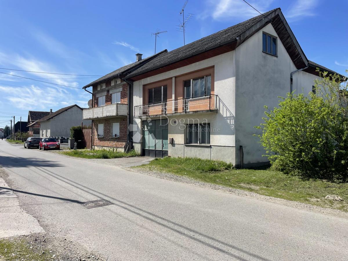 ZNIŽANO!!! Naprodaj trisobna hiša z dvema stanovanjema, dvoriščem in vrtom pri Veliki Gorici – Kuče