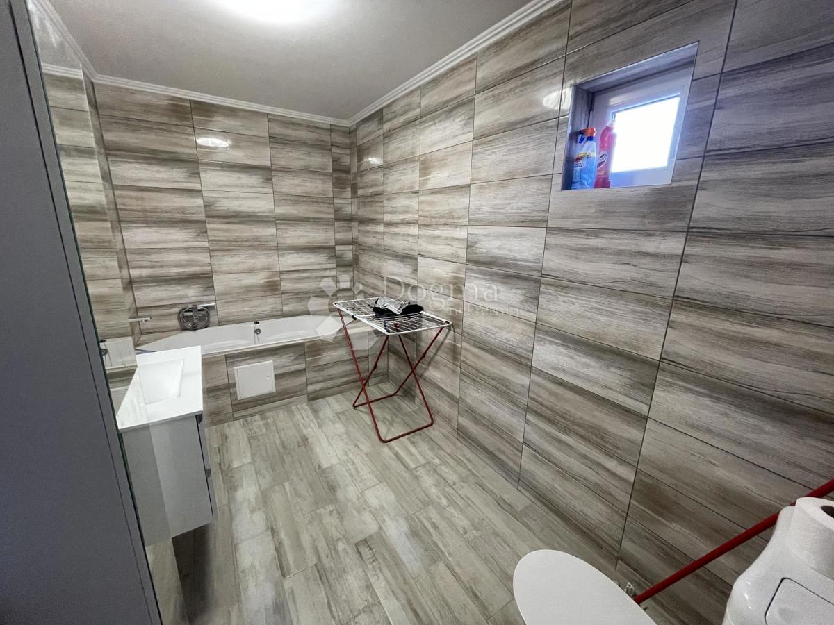 ZNIŽANO!!! Naprodaj trisobna hiša z dvema stanovanjema, dvoriščem in vrtom pri Veliki Gorici – Kuče