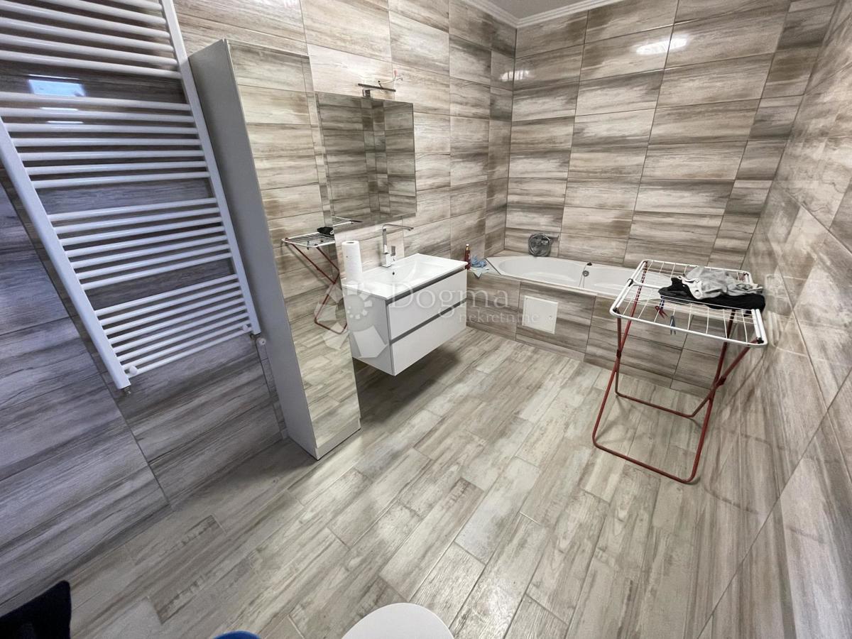 ZNIŽANO!!! Naprodaj trisobna hiša z dvema stanovanjema, dvoriščem in vrtom pri Veliki Gorici – Kuče