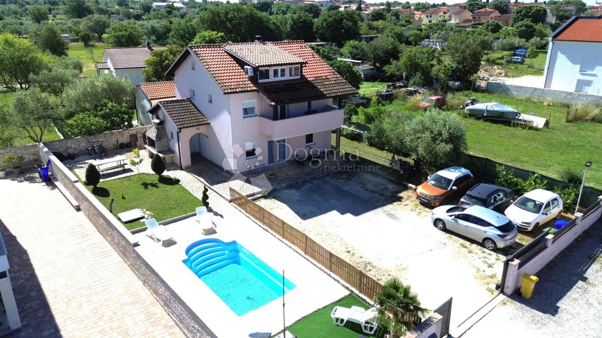 Hiša Peroj, Vodnjan, 180m2