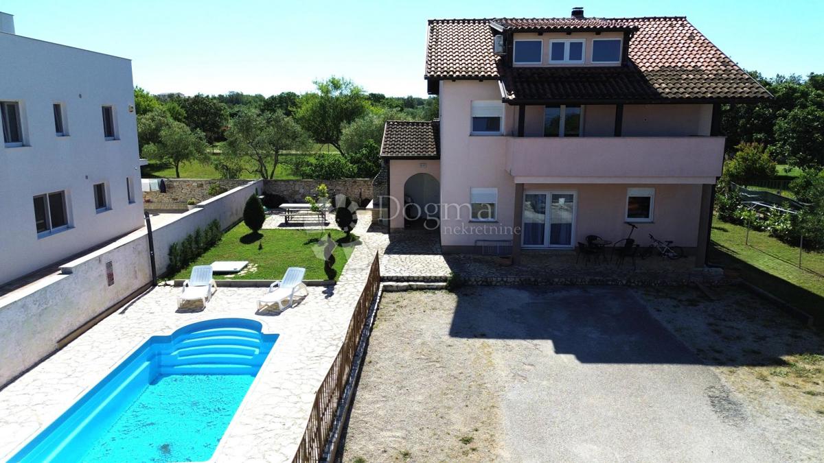 Hiša Peroj, Vodnjan, 180m2