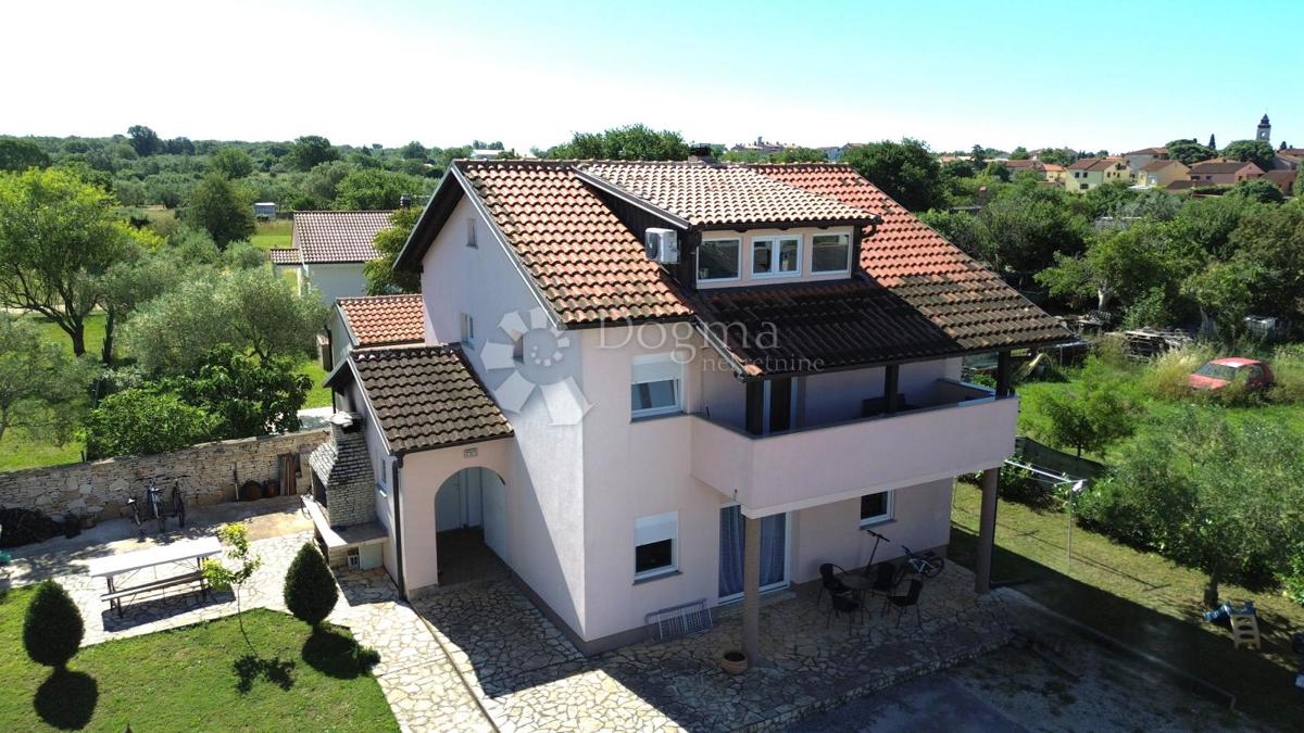Hiša Peroj, Vodnjan, 180m2
