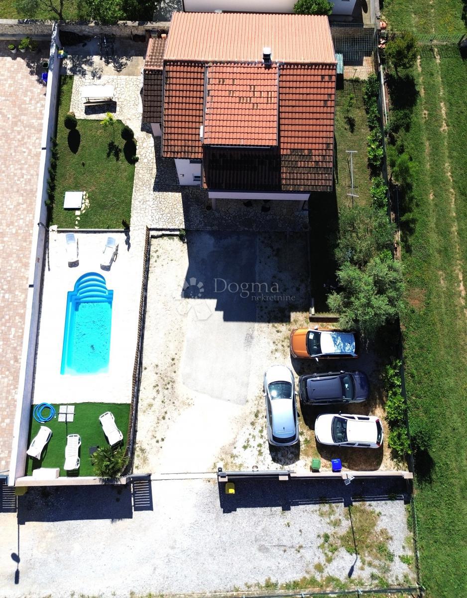 Hiša Peroj, Vodnjan, 180m2