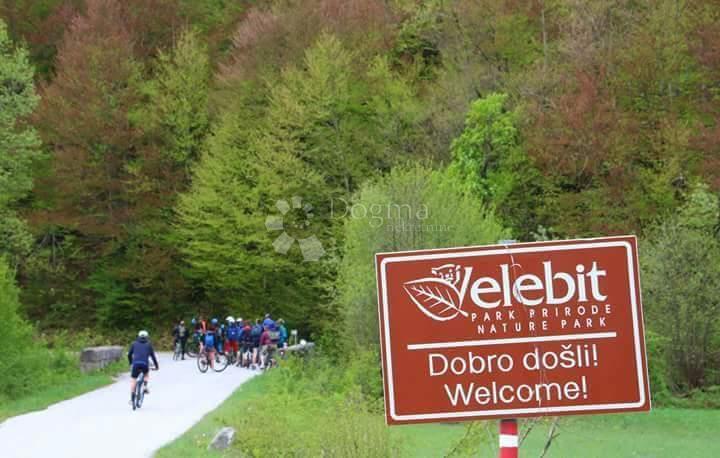 Zazidljivo zemljišče Sveti Rok, Lovinac, 1.147m2