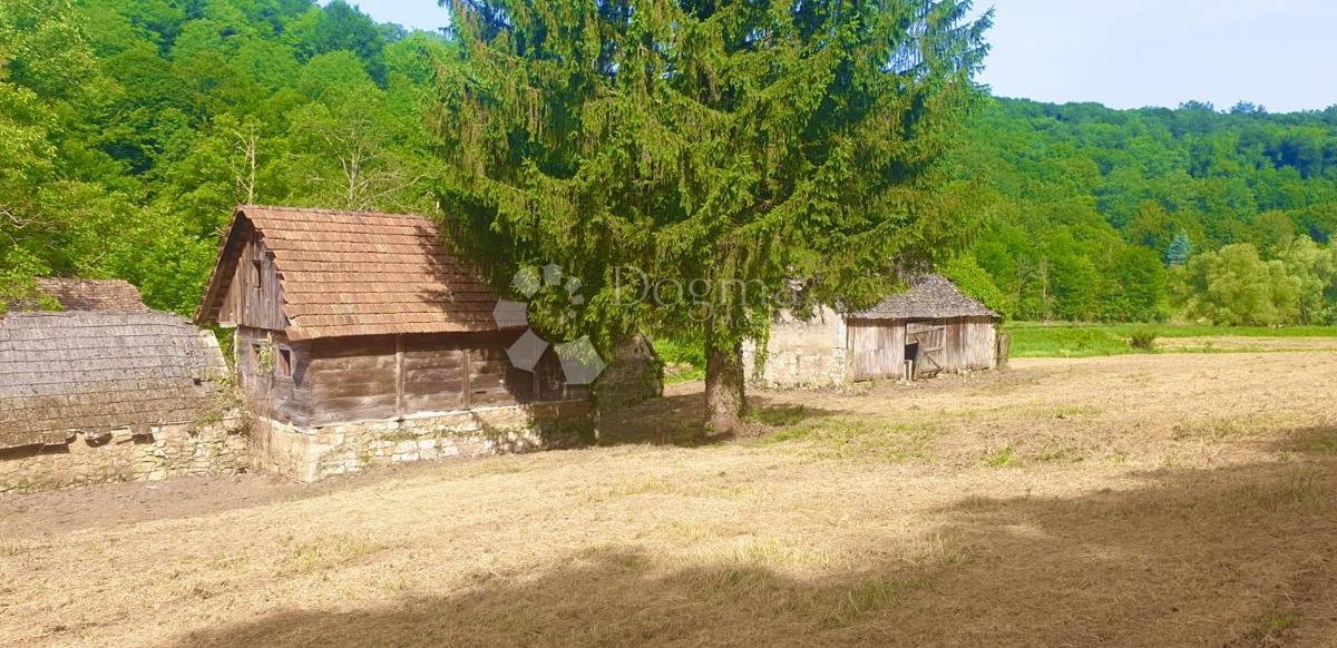 Zazidljivo zemljišče Slunj, 19.667m2