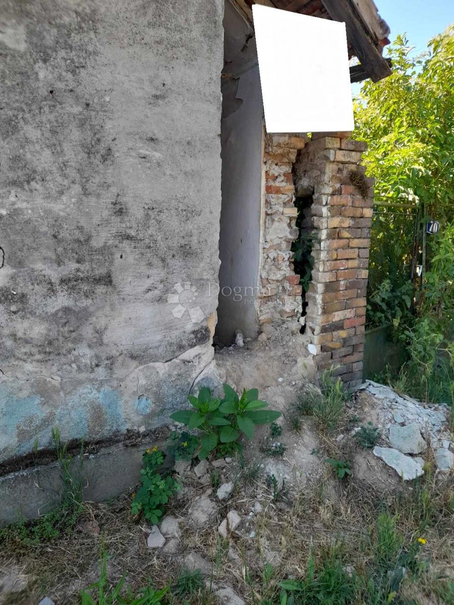 Hiša Kneževi Vinogradi, 2.476m2