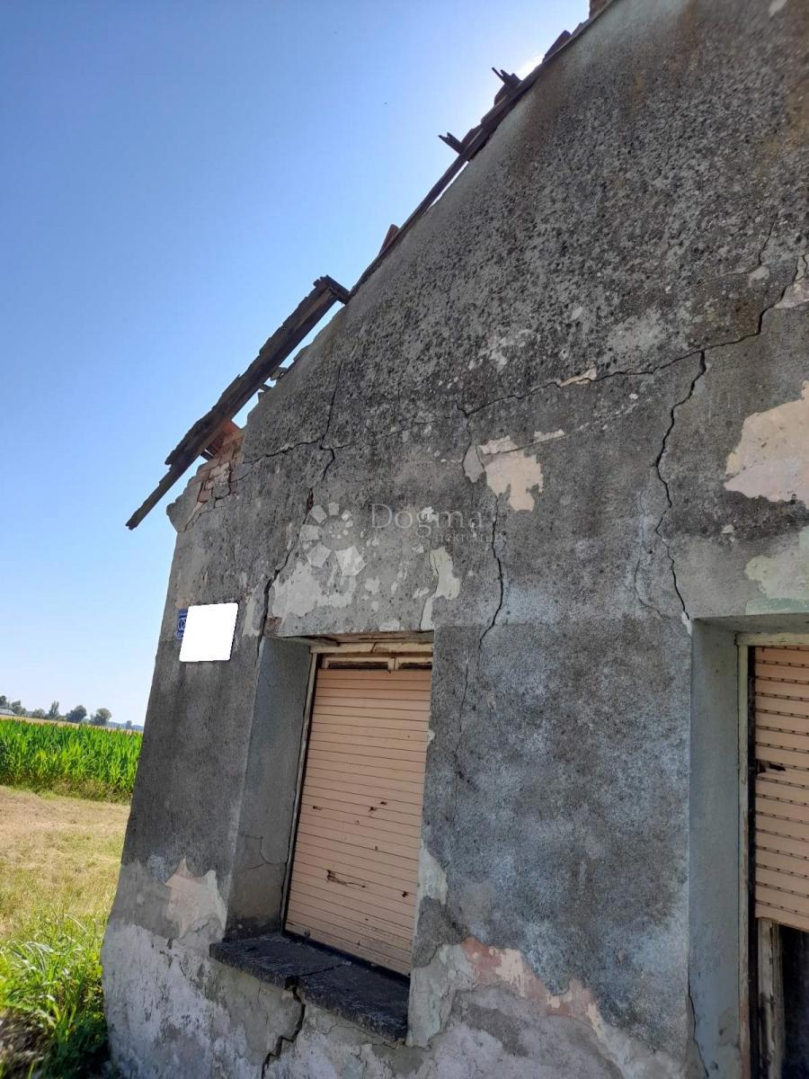 Hiša Kneževi Vinogradi, 2.476m2