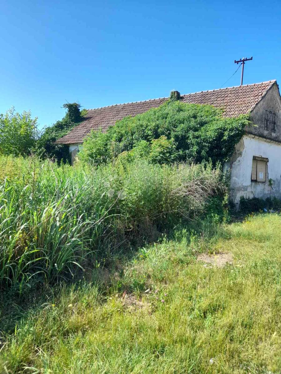 Hiša Kneževi Vinogradi, 2.476m2