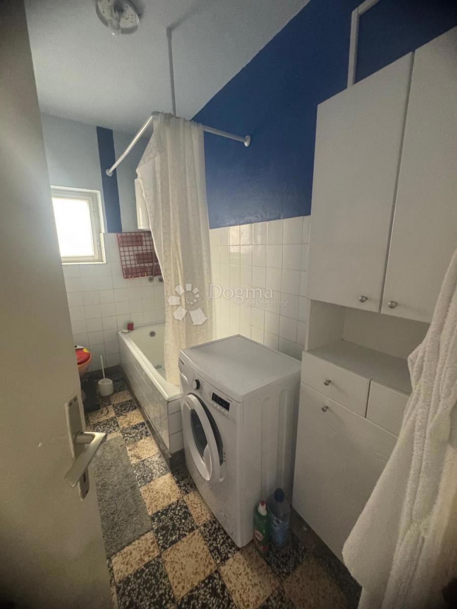 Hiša z dvema stanovanjema – pogled na zaliv