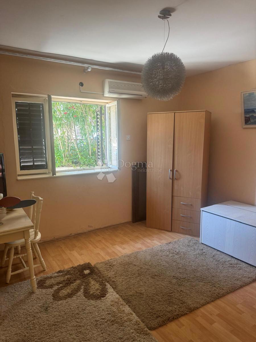 Hiša z dvema stanovanjema – pogled na zaliv