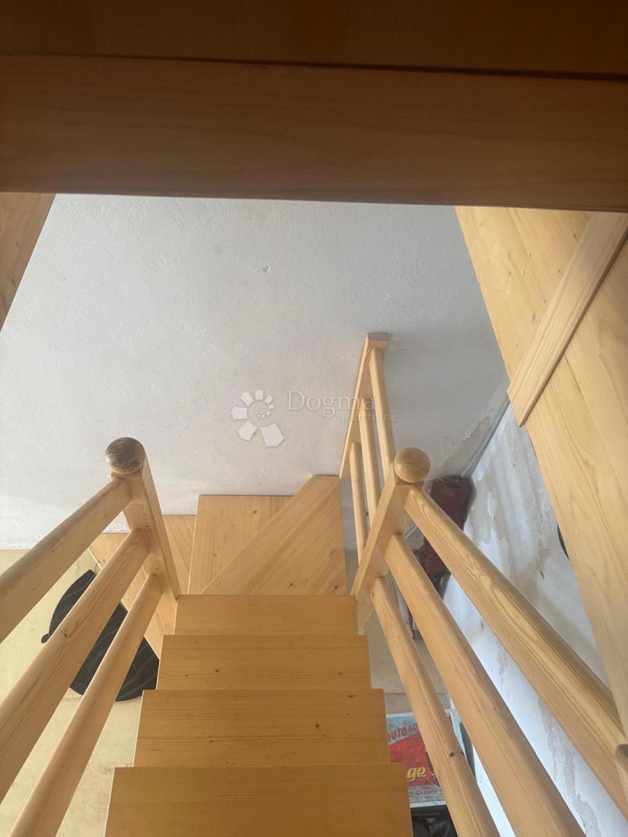 Hiša z dvema stanovanjema – pogled na zaliv