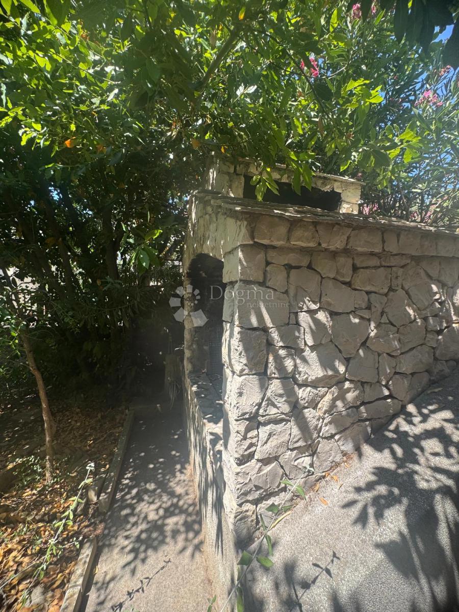 Hiša z dvema stanovanjema – pogled na zaliv