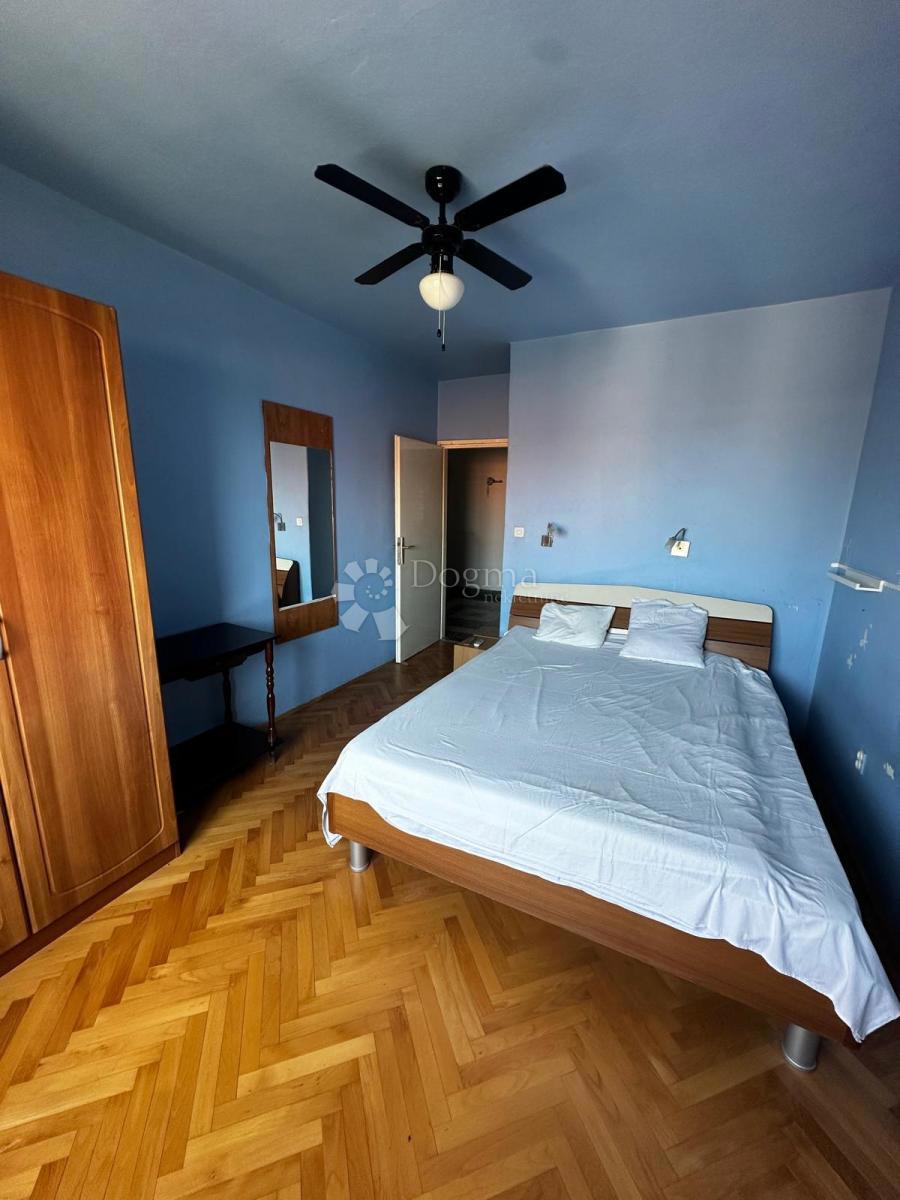Hiša z dvema stanovanjema – pogled na zaliv