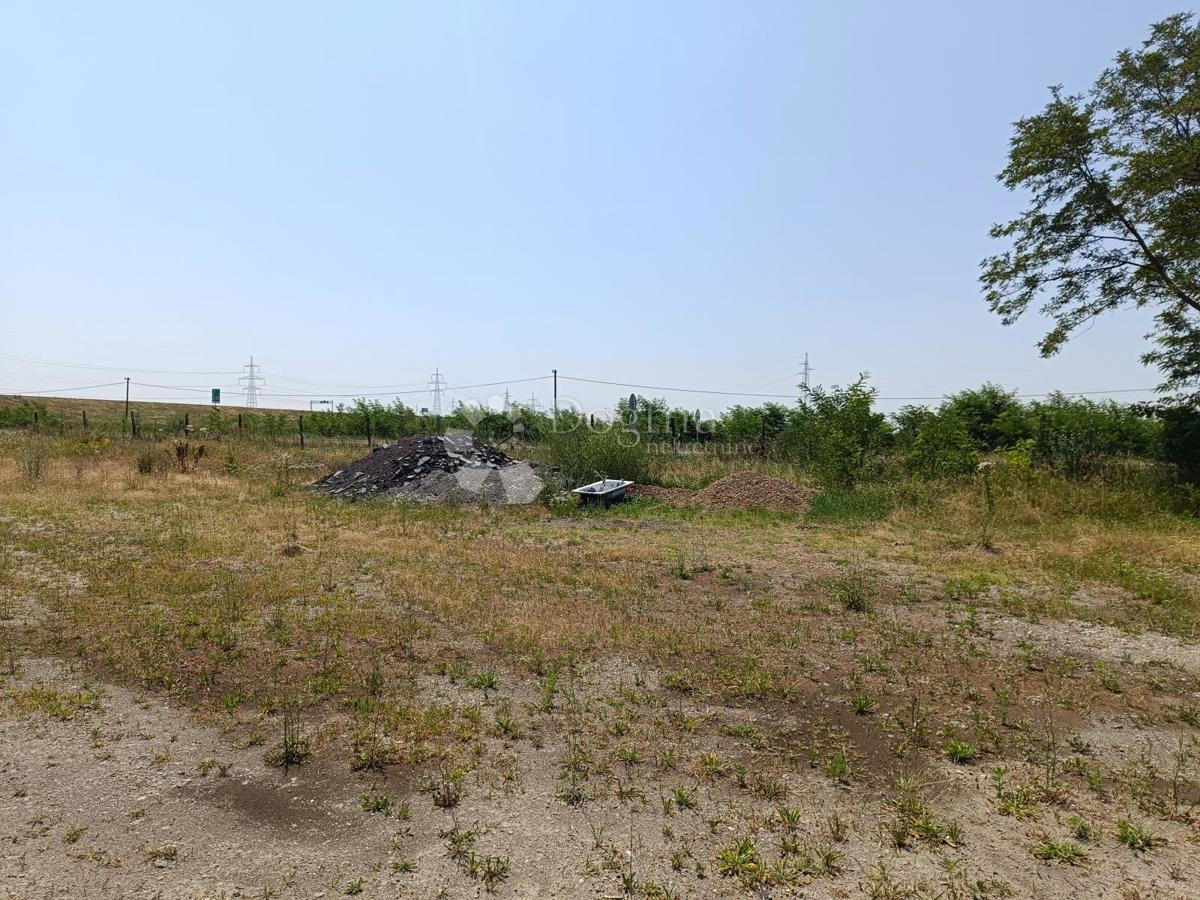 Kmetijsko zemljišče Petrijevci, 8.499m2