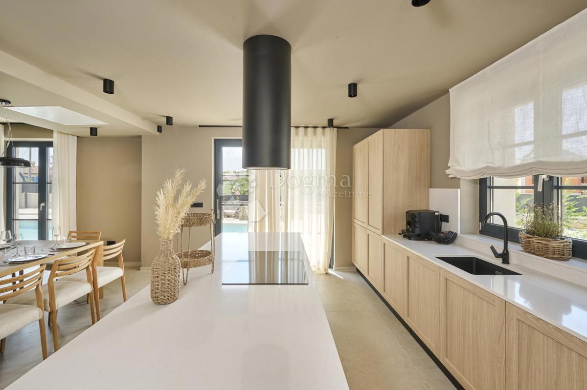 Hiša Poreč, 340m2