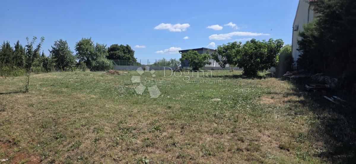 Zazidljivo zemljišče Novigrad, 1.100m2