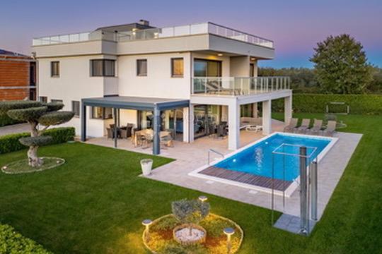 Hiša Novigrad, 344m2