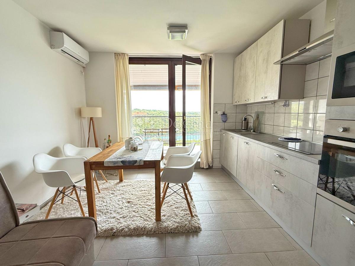 NAJBOLJŠA LOKACIJA V MARČANI, APARTMA 1. VRSTA DO MORJA