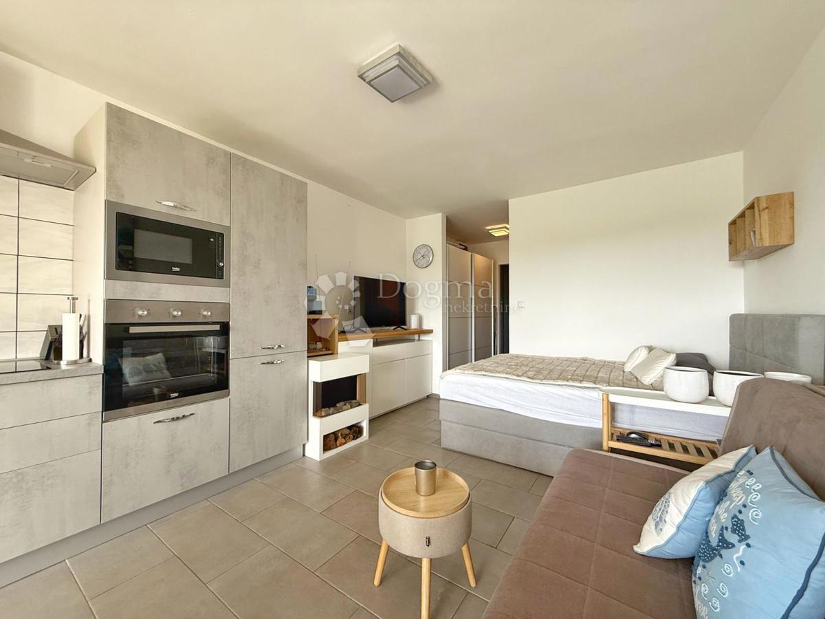 NAJBOLJŠA LOKACIJA V MARČANI, APARTMA 1. VRSTA DO MORJA
