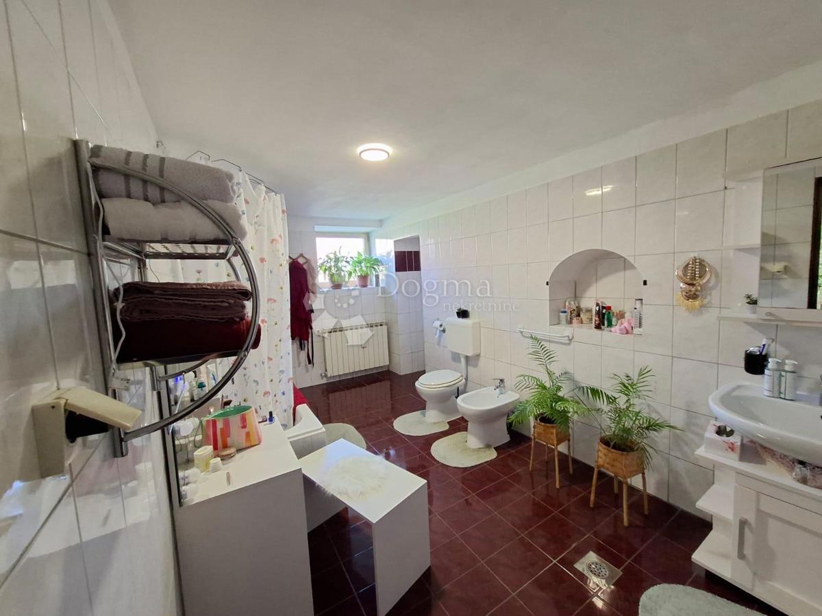 KARIGADOR - Hiša s 3 apartmaji 300m od morja