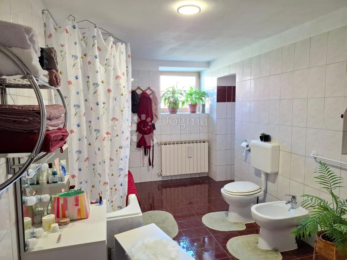 KARIGADOR - Hiša s 3 apartmaji 300m od morja
