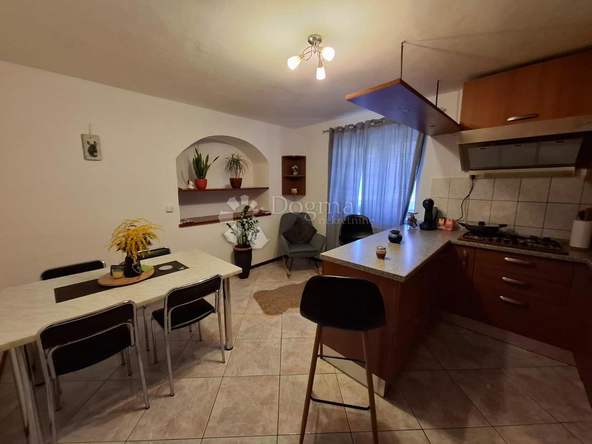 KARIGADOR - Hiša s 3 apartmaji 300m od morja