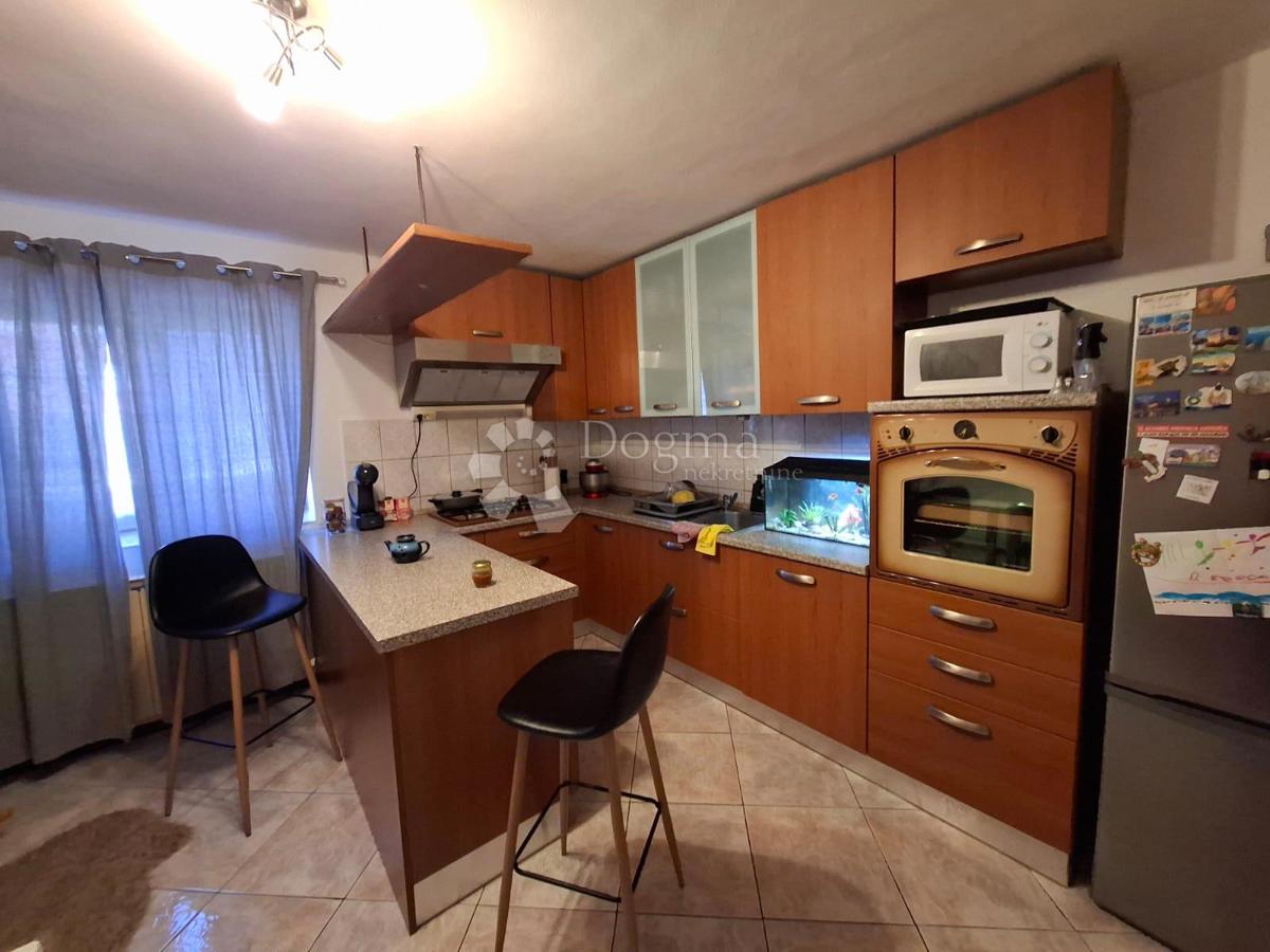 KARIGADOR - Hiša s 3 apartmaji 300m od morja
