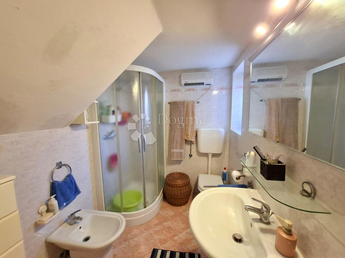 KARIGADOR - Hiša s 3 apartmaji 300m od morja