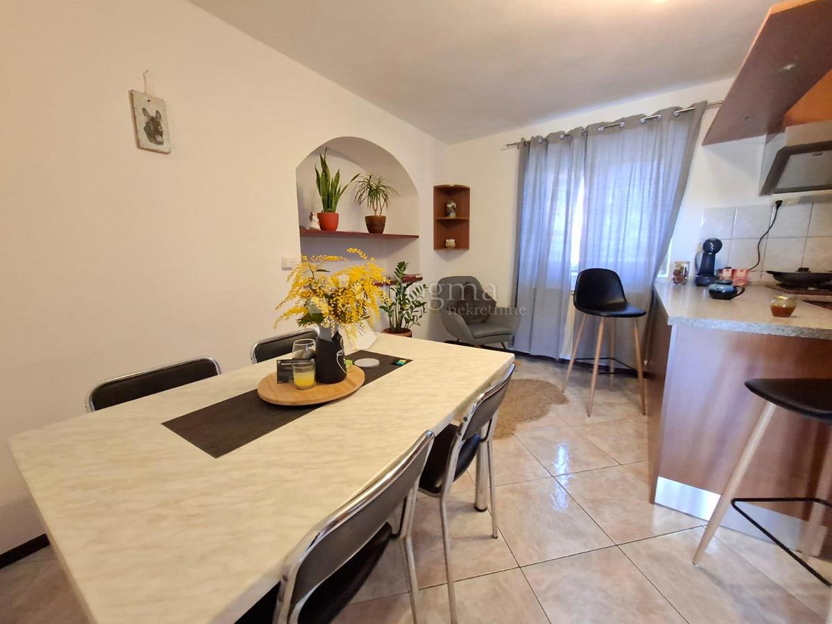 KARIGADOR - Hiša s 3 apartmaji 300m od morja
