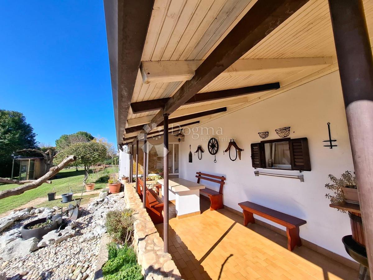 KARIGADOR - Hiša s 3 apartmaji 300m od morja