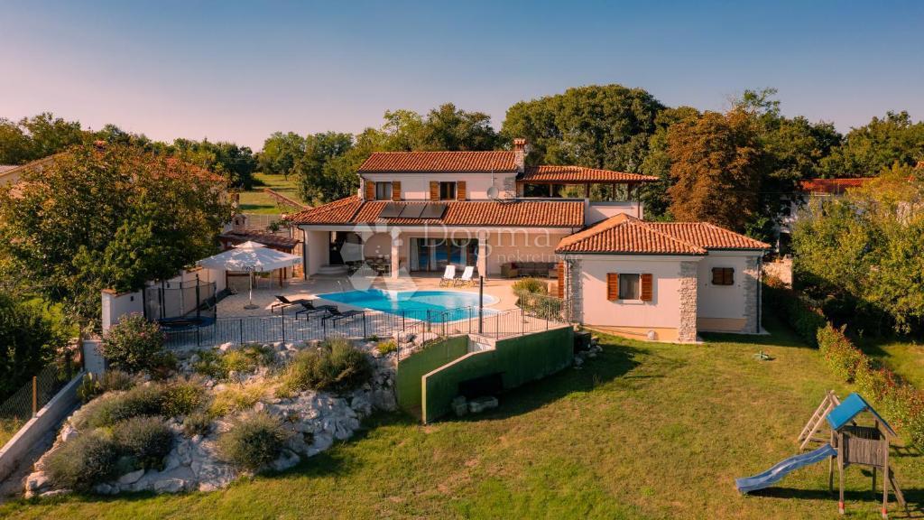 Luksuzna vila v Žminju
