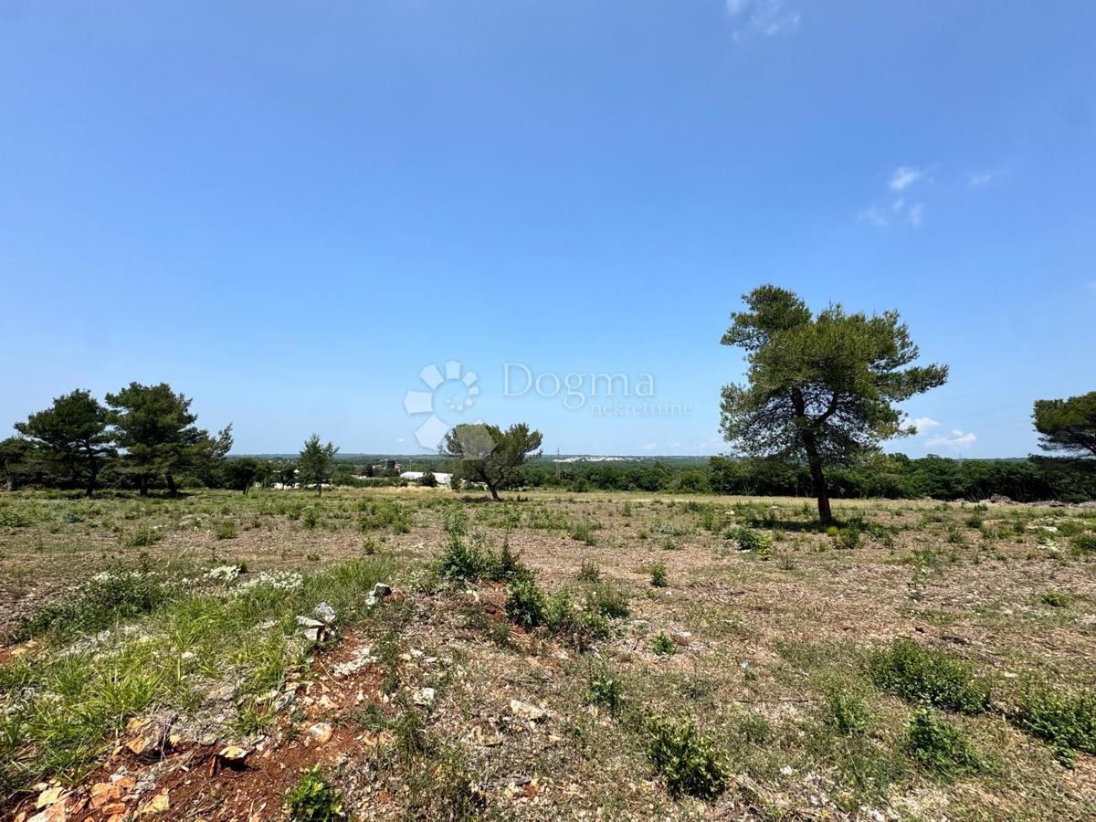 Zazidljivo zemljišče Veli vrh, Pula, 4.485m2
