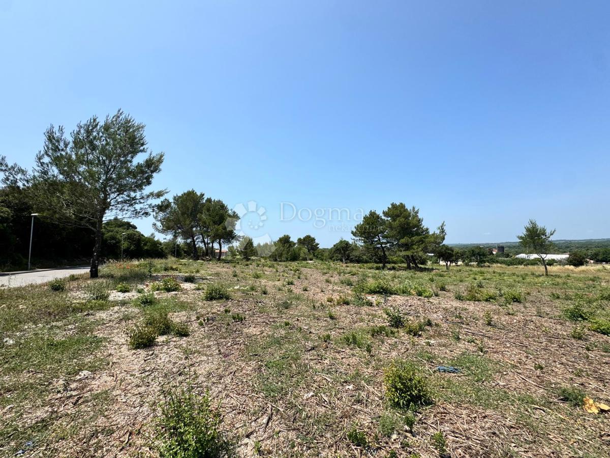 Zazidljivo zemljišče Veli vrh, Pula, 4.485m2