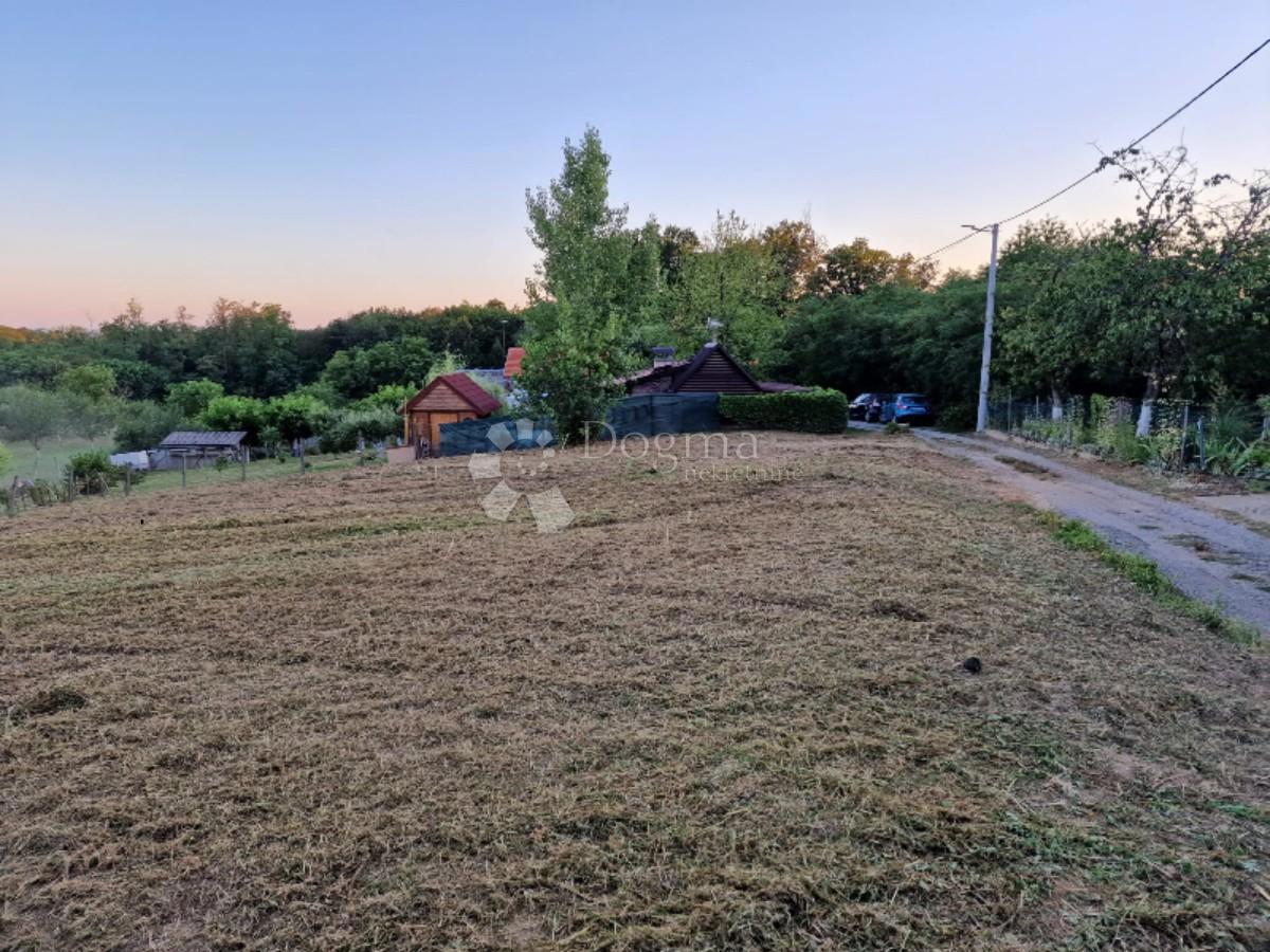 Zazidljivo zemljišče Martin breg, Dugo Selo, 1.880m2