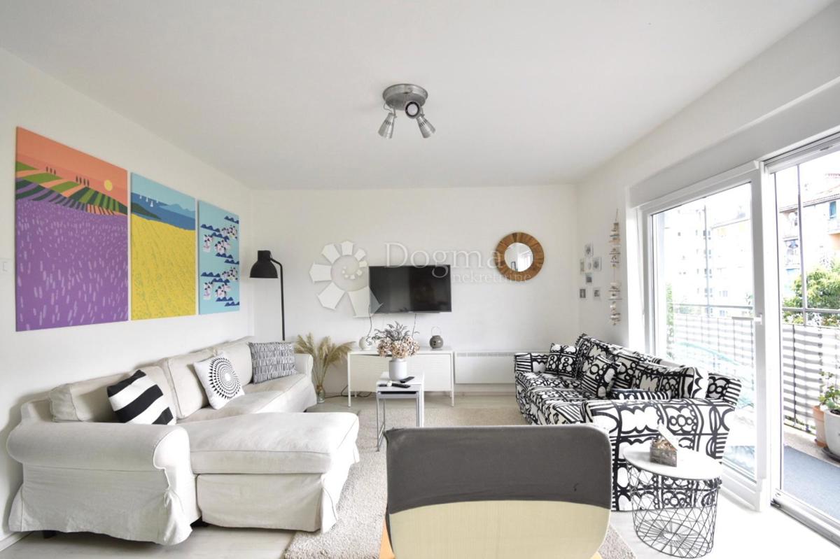 Komfortno stanovanje za udobno življenje + garaža