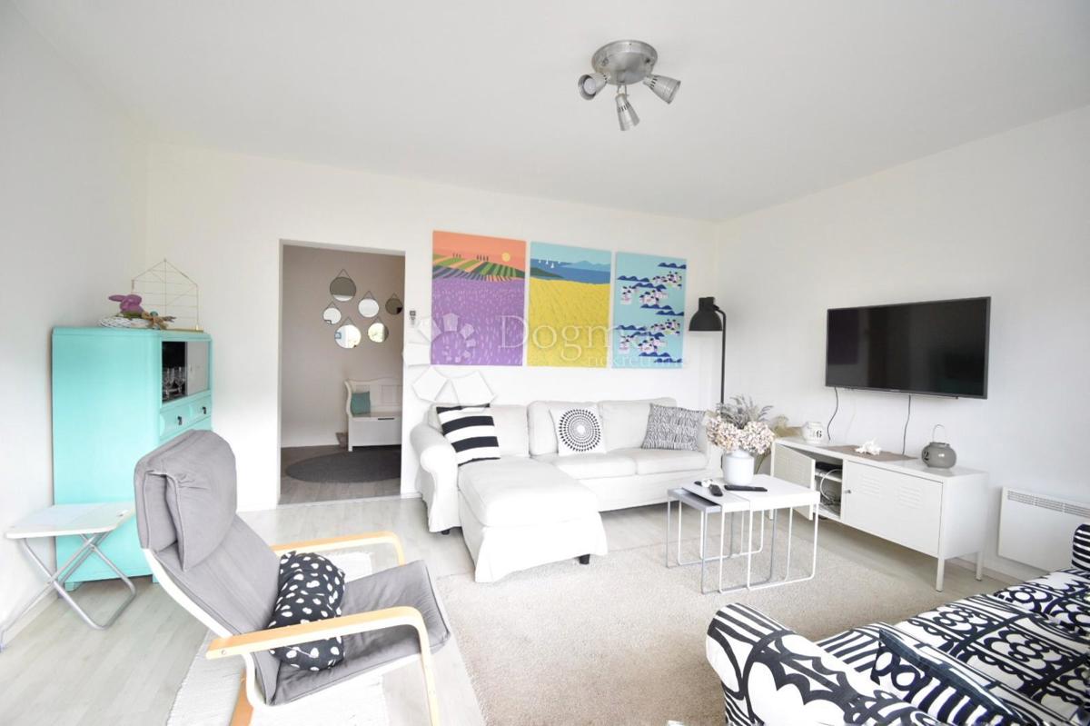 Komfortno stanovanje za udobno življenje + garaža