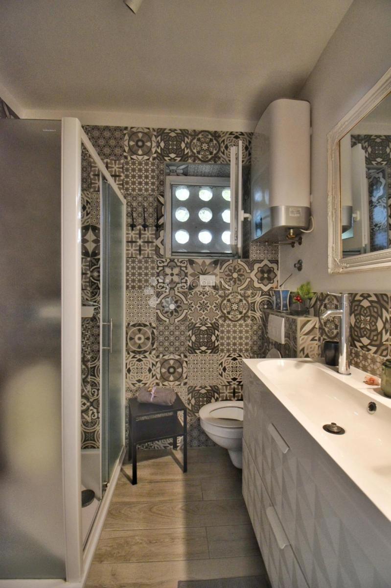 Komfortno stanovanje za udobno življenje + garaža