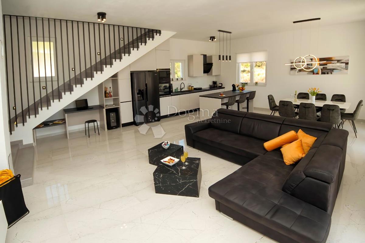 Hiša Dubrava Kod Šibenika, Šibenik - Okolica, 160m2