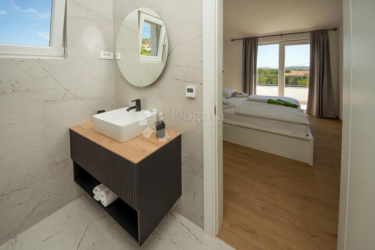 Hiša Dubrava Kod Šibenika, Šibenik - Okolica, 160m2