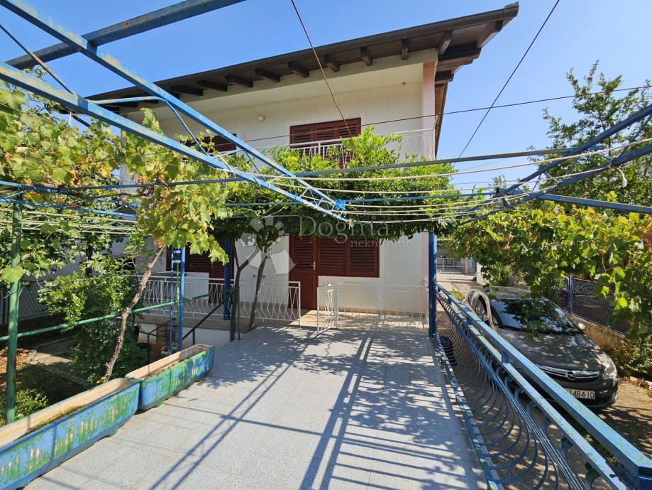 Hiša Pirovac, 200m2