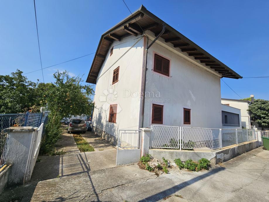Hiša Pirovac, 200m2