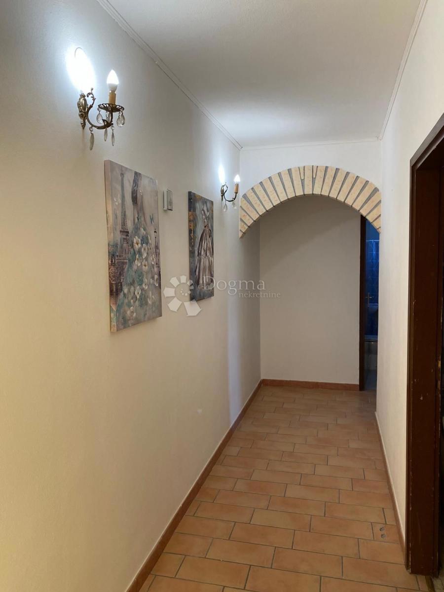 Hiša Buzet, 600m2