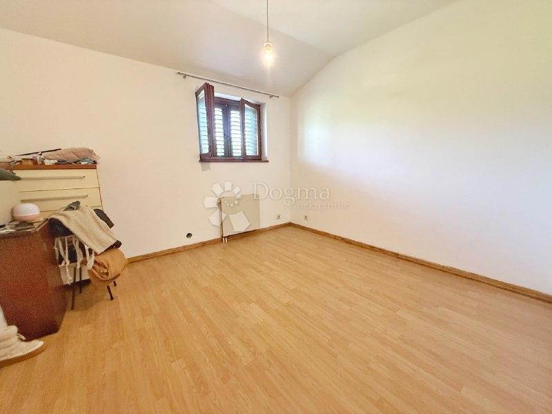 ČUDOVITA DRUŽINSKA HIŠA V CENTRU PAZINA