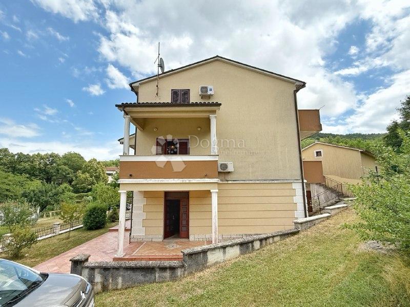 ČUDOVITA DRUŽINSKA HIŠA V CENTRU PAZINA