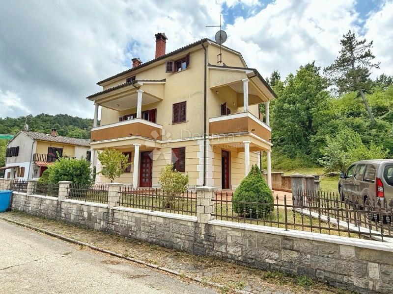 ČUDOVITA DRUŽINSKA HIŠA V CENTRU PAZINA