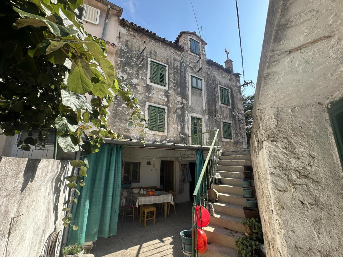 Hiša Varoš, Šibenik, 150m2